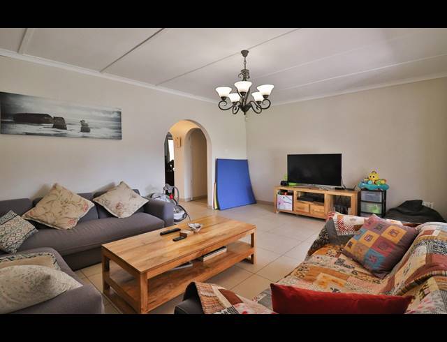 3 BEDROOM HOUSE SOLD IN DAWNCLIFFE